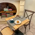 Domus Trinchese Dimora Storica Oda ve Kahvaltı Martano