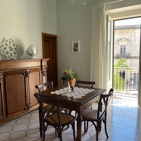 Domus Trinchese Dimora Storica فندق مبيت وإفطار 3*